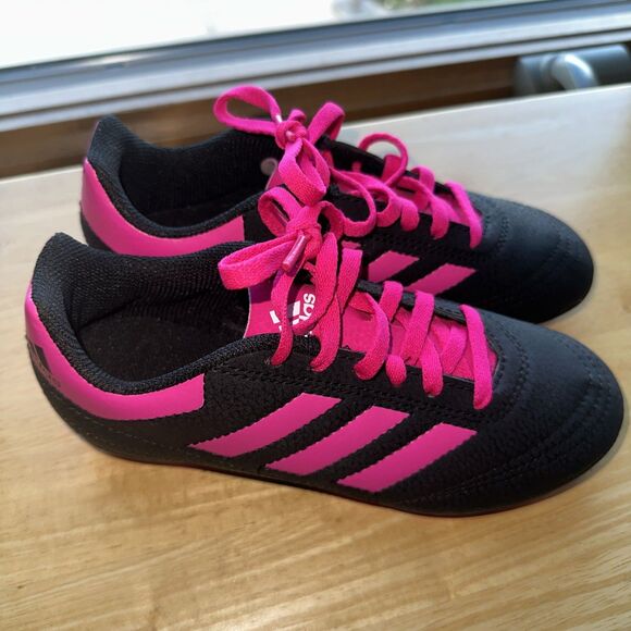Kids Youth Size 2 Adidas Pink Black Lace Up Soccer Sports Cleats - Picture 2 of 5
